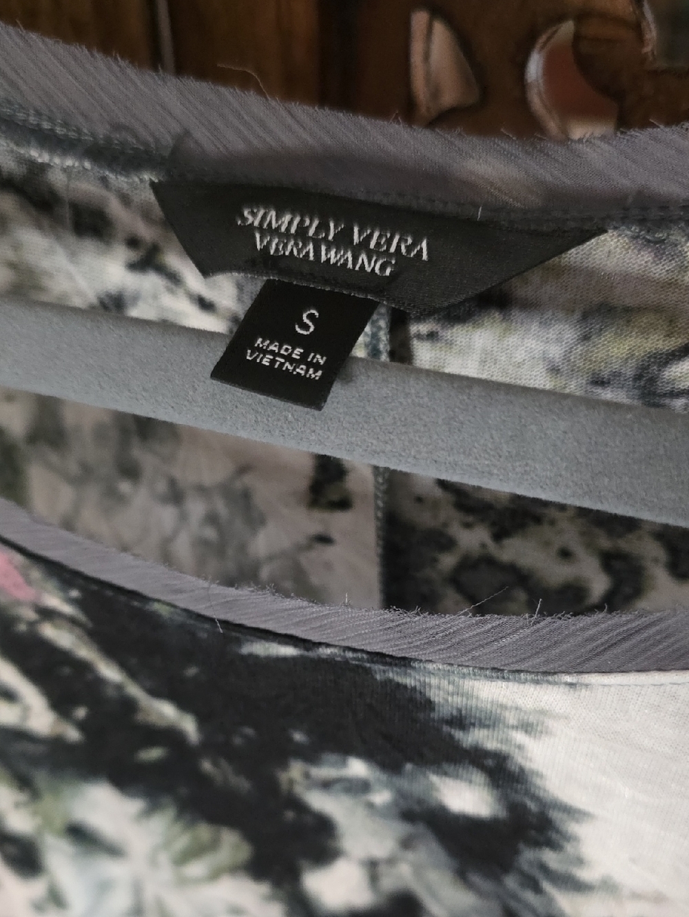 Simply Vera Vera Wang Black and Gray Tie-Dye Short Sleeve Top - Picture 2 of 6